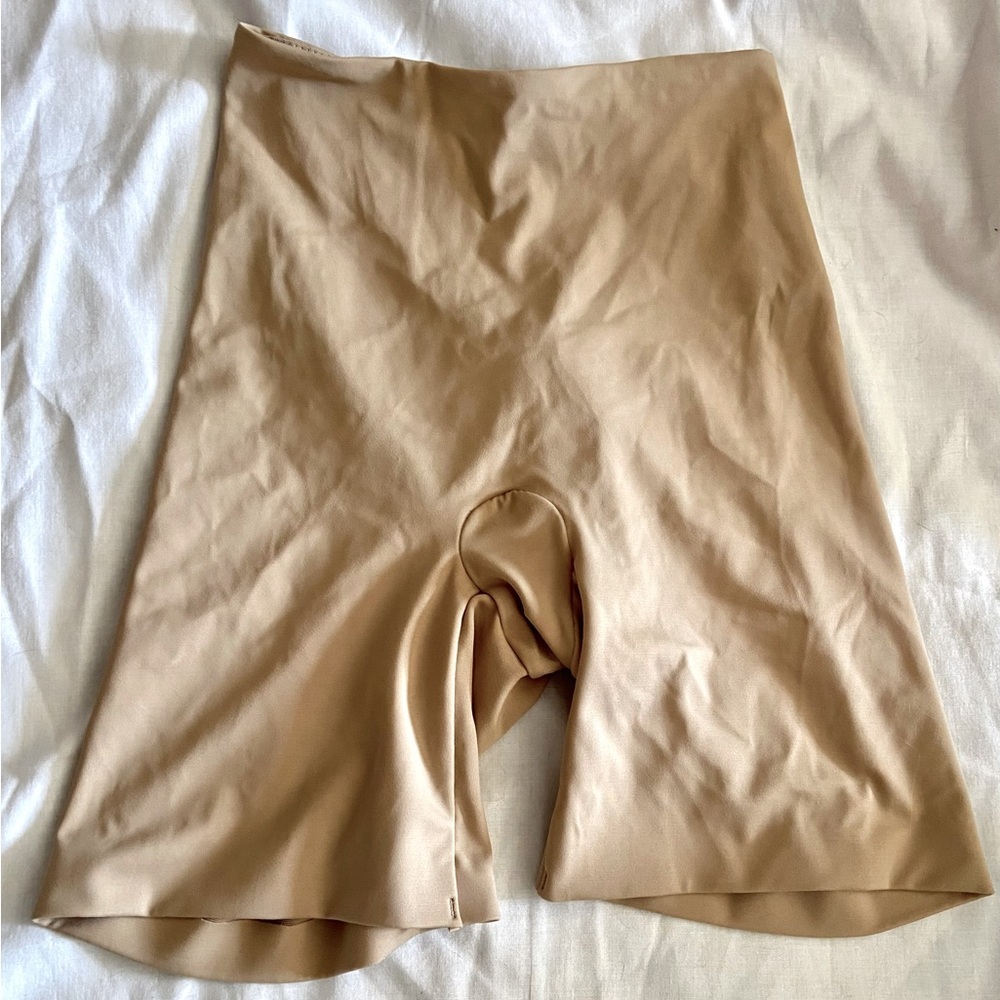 Spanx Assets Womens Shaping Shorts Size Medium Firm Mid Thigh Nude